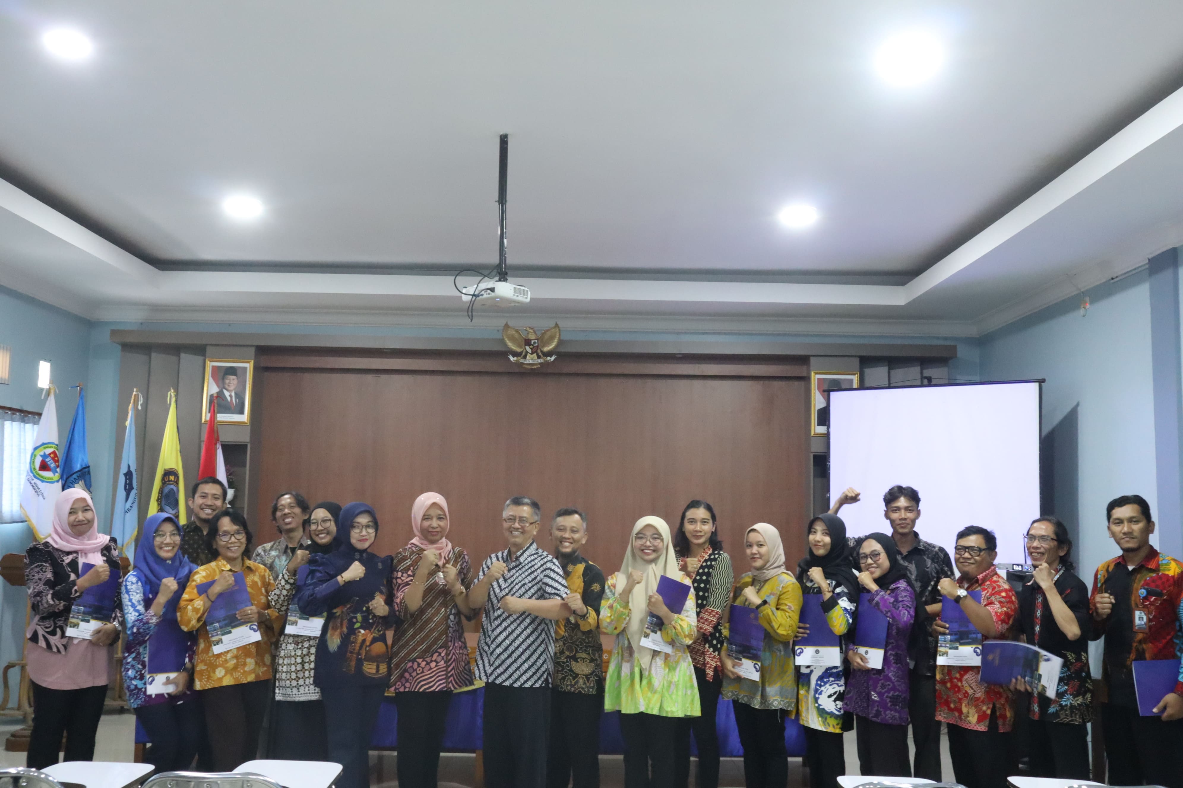 Penyerahan SK Pejabat Struktural dan Non Struktural Universitas Gunung Kidul Tahun 2026